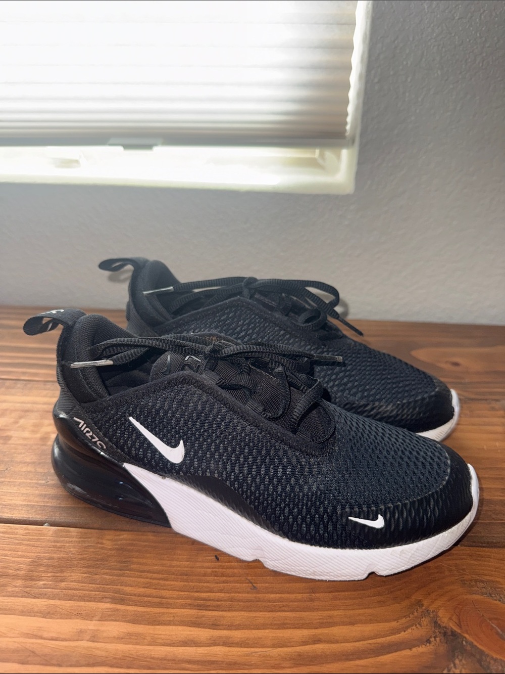 Nike Kids Black and White Air Max 270 Mesh Sneakers size 3Y
